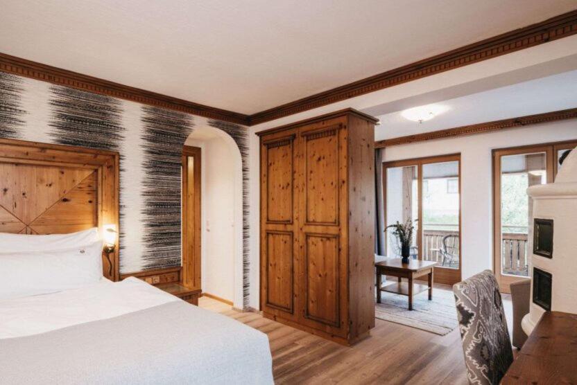 Postel nebo postele na pokoji v ubytování Hotel Oberforsthof