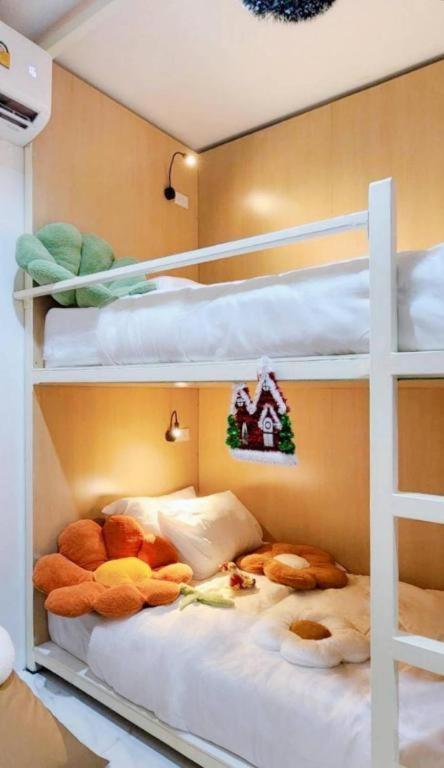 Postel nebo postele na pokoji v ubytování Airhub Hostel Phuket Airport
