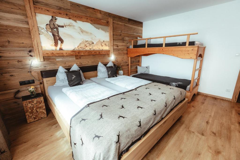 Posteľ alebo postele v izbe v ubytovaní Hotel Gasthof Walcher