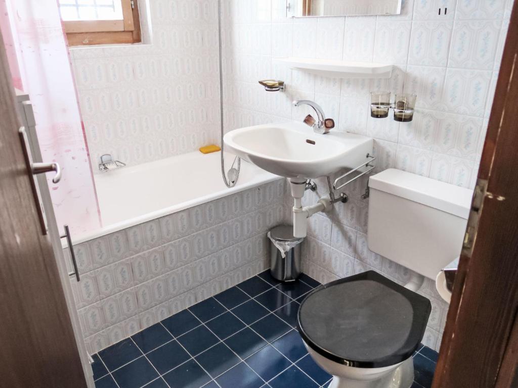 Koupelna v ubytování Apartment Les Bluets by Interhome