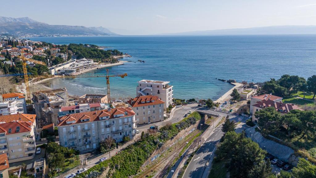 East Coast Deluxe Rooms - 17