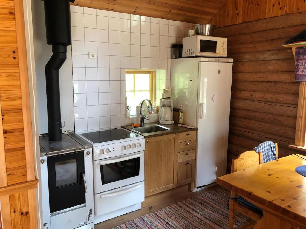 Kuchyň nebo kuchyňský kout v ubytování Bäckstugan