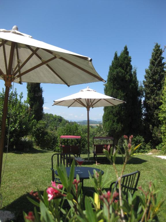 Vonkajšia záhrada v ubytovaní Country House-B&B-Appartamenti Ai Cipressi