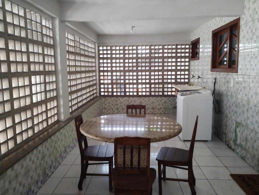 Kuchyň nebo kuchyňský kout v ubytování Casa em Itapoá