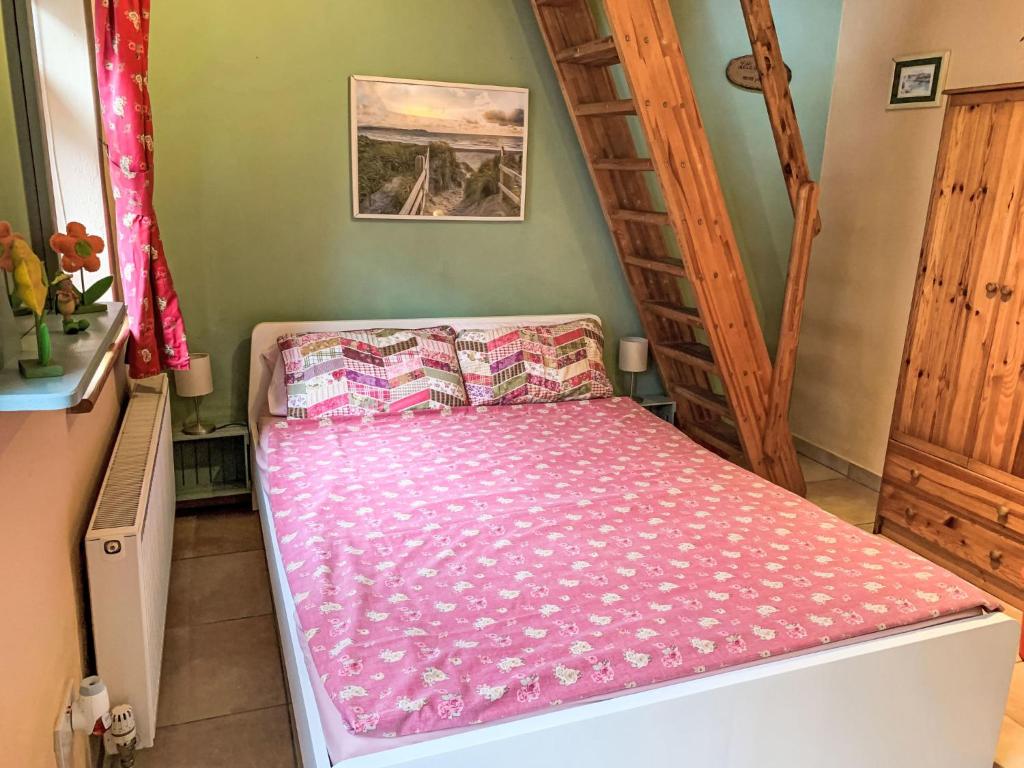 Postel nebo postele na pokoji v ubytování Studio Eagle Nest by Interhome