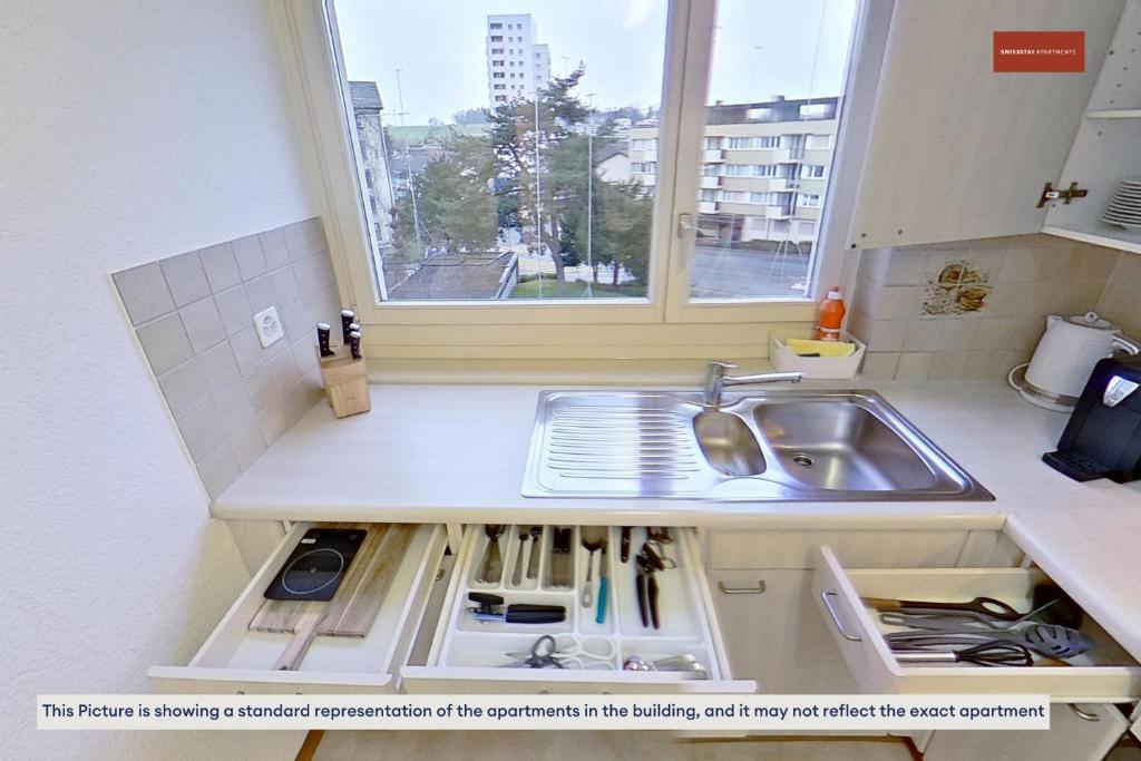 Simple 2 Bedroom Apartment with Essentials - Resim 3