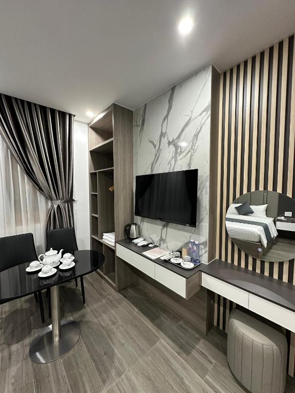 TV a/nebo společenská místnost v ubytování Seven Stars Hotel & Apartment