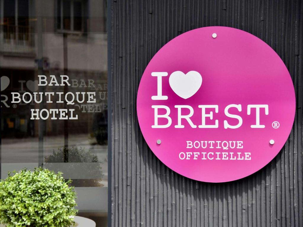 Certifikát, hodnocení, plakát nebo jiný dokument vystavený v ubytování ibis Styles Brest Centre Port