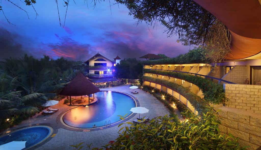 Piscina a Uday Suites - The Airport Hotel o a prop