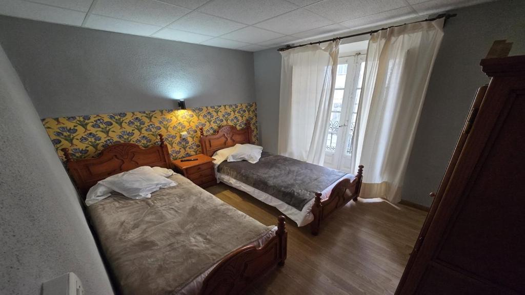 Hostal La Peña - Double Room With Balcony