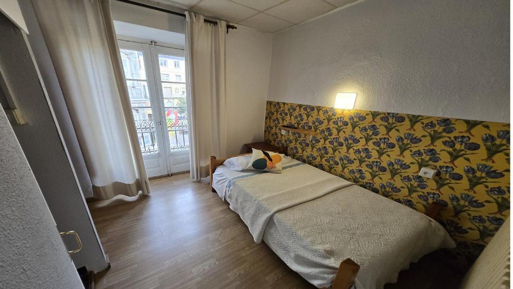 Hostal La Peña - Single Room With Balcony