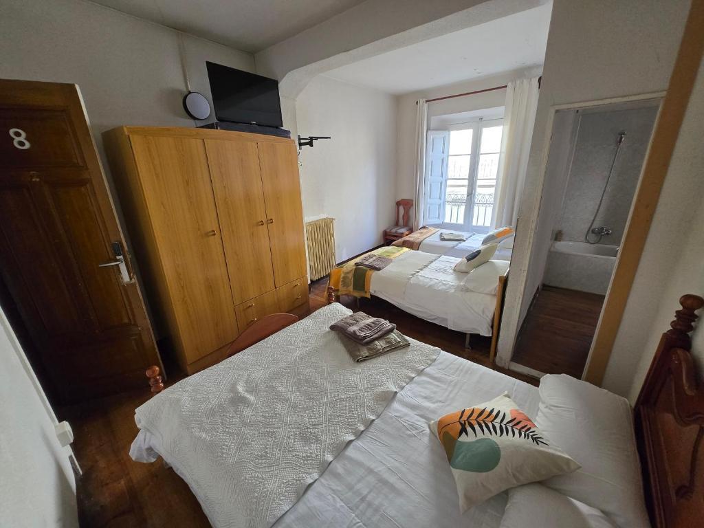 Hostal La Peña - Triple Room