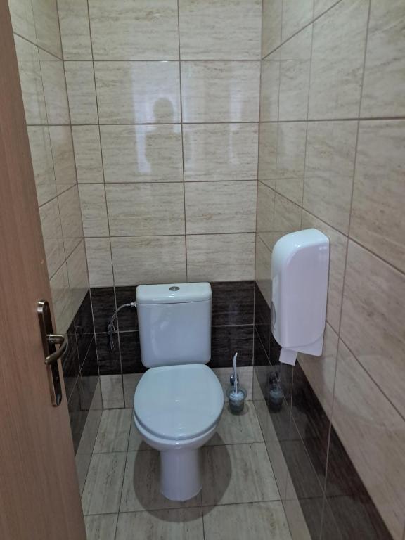A bathroom at ŠD Urbánkova 2
