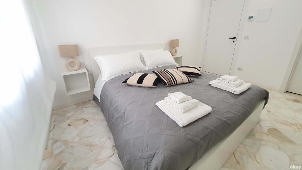 Ένα ή περισσότερα κρεβάτια σε δωμάτιο στο Akita Suite