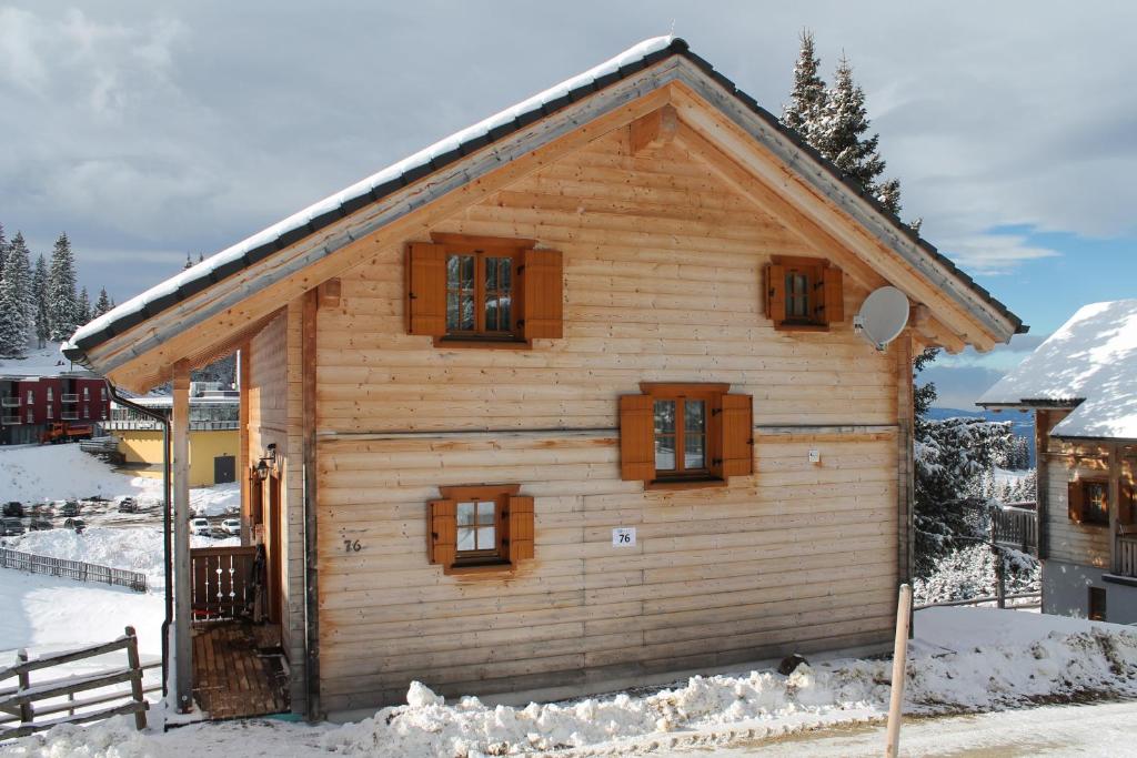 Το Feriendorf Koralpe Chalet Almrausch τον χειμώνα