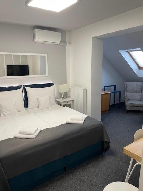 Postel nebo postele na pokoji v ubytování Hotel Maroli Mikulov