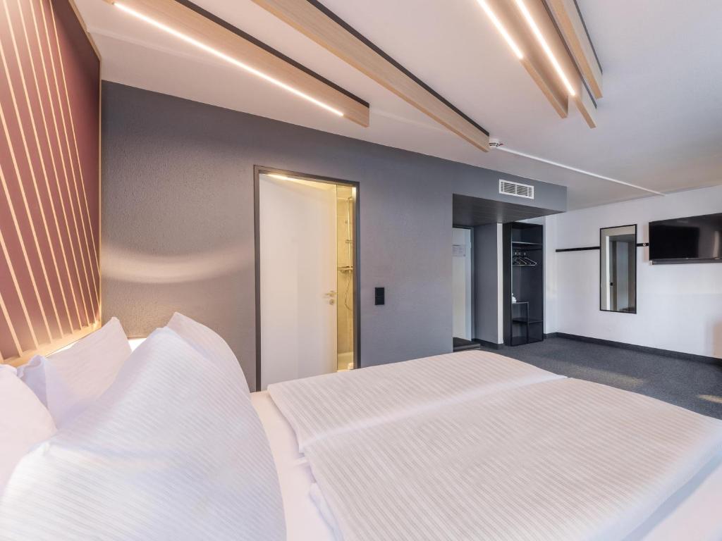 Postel nebo postele na pokoji v ubytování B&B Hotel Aachen-Hbf