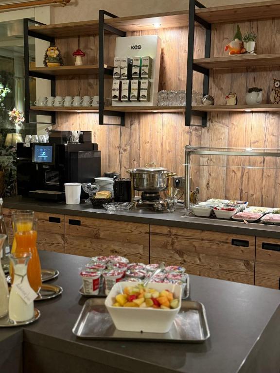 Makanan di atau berdekatan hotel
