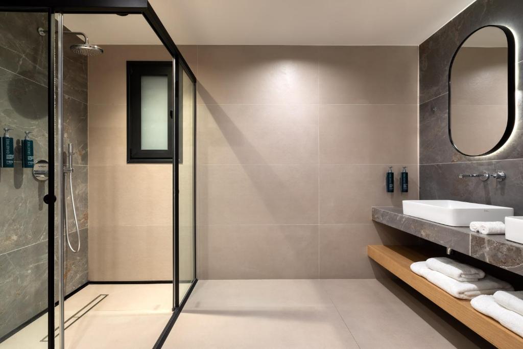 Koupelna v ubytování Hilton Garden Inn Athens Syggrou Avenue