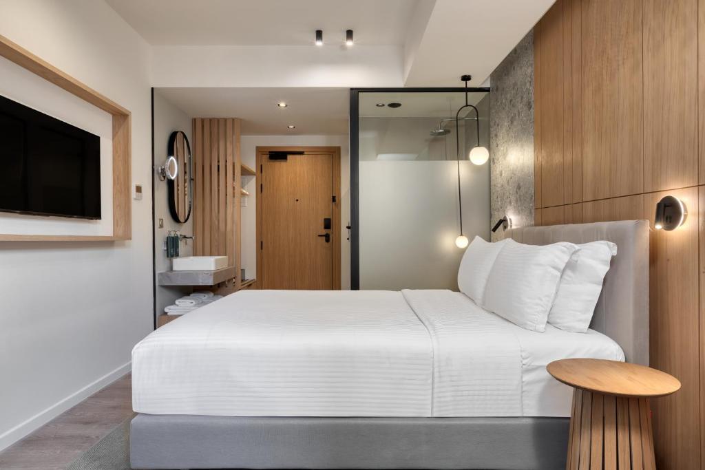 Postel nebo postele na pokoji v ubytování Hilton Garden Inn Athens Syggrou Avenue