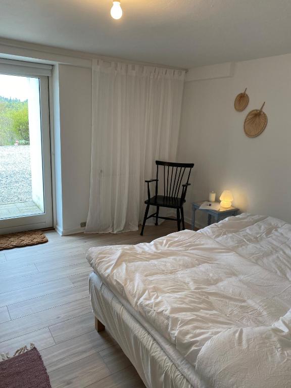 Postel nebo postele na pokoji v ubytování Overnatning Egsmark