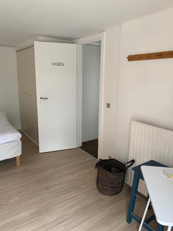 Postel nebo postele na pokoji v ubytování Overnatning Egsmark