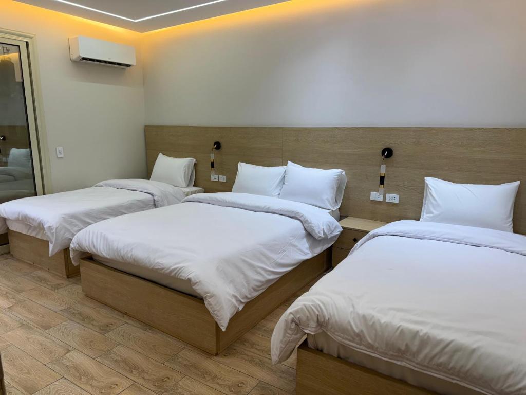 Postel nebo postele na pokoji v ubytování Landmark Hostel Cairo