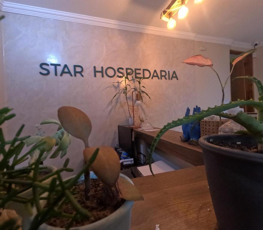 圣保罗Star Hospedaria的一间标有星座的旅馆