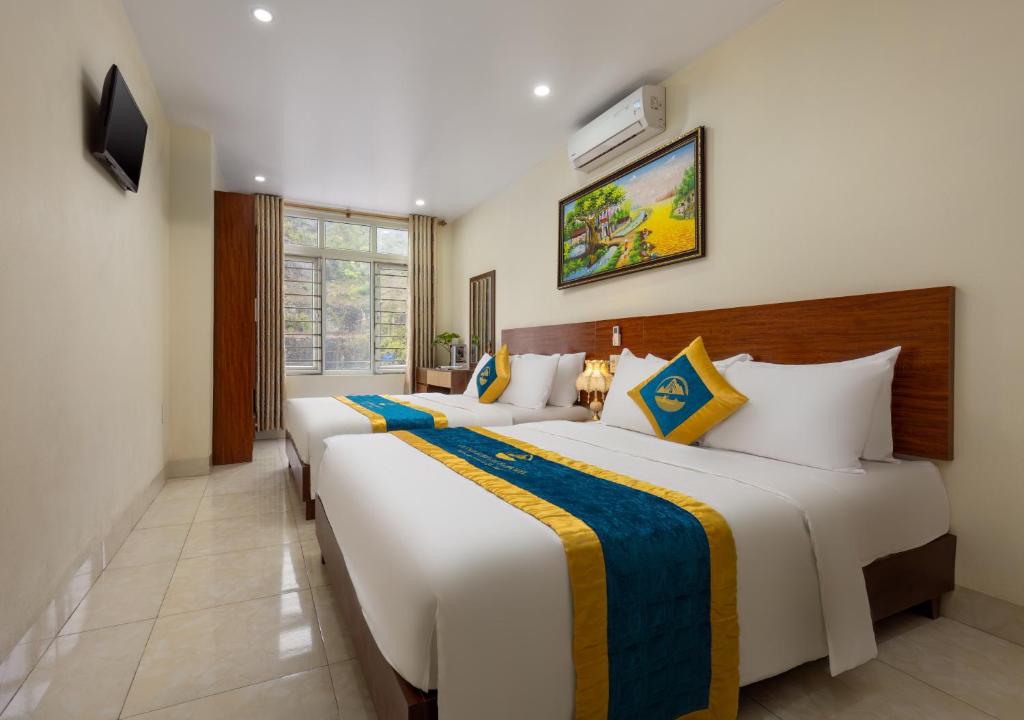 Catba Cannon Fort Hotel & Spa - Family Room With Mountain View