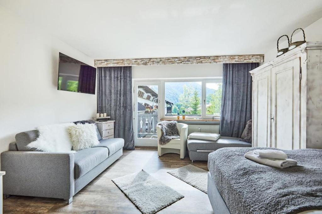 Posezení v ubytování Ferienwohnung Loferblick