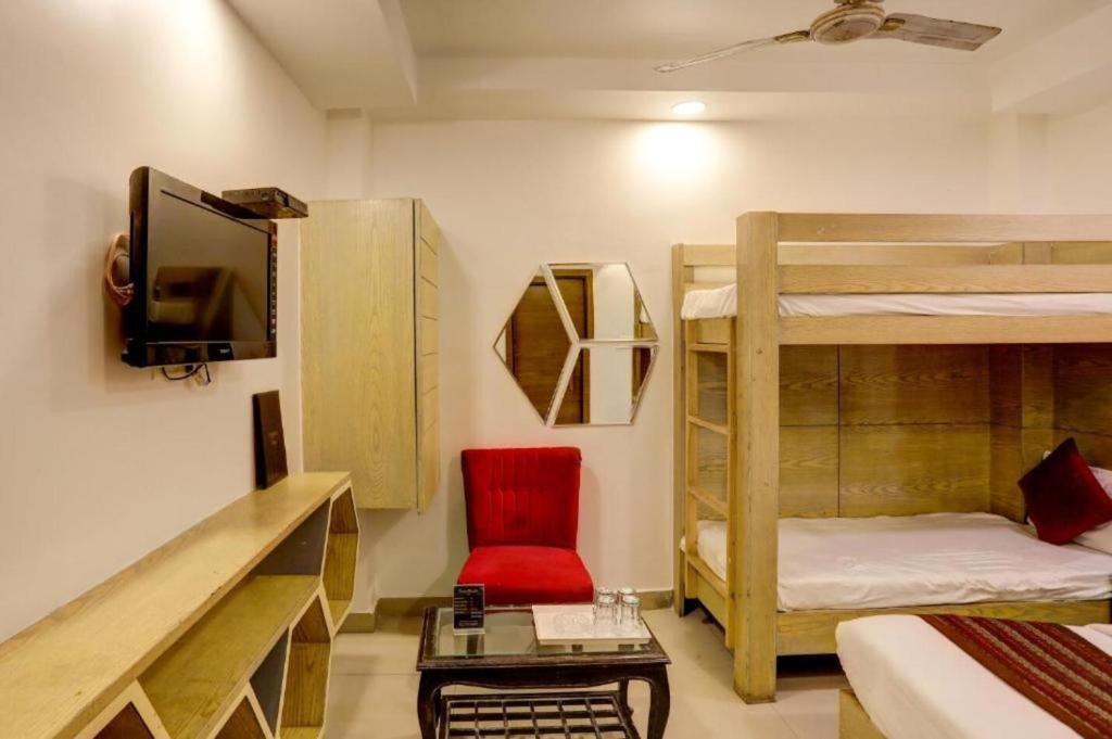 Postel nebo postele na pokoji v ubytování Hotel Bala Ji International Pure Veg