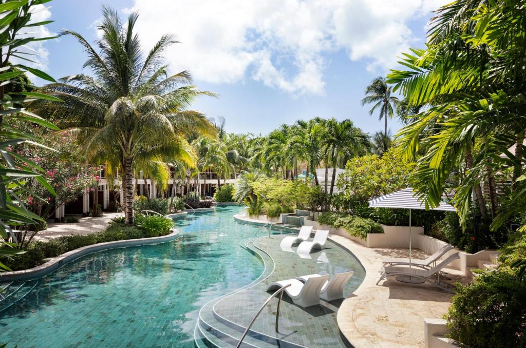 Бассейн в Sandals Halcyon Beach All Inclusive - Couples Only или поблизости
