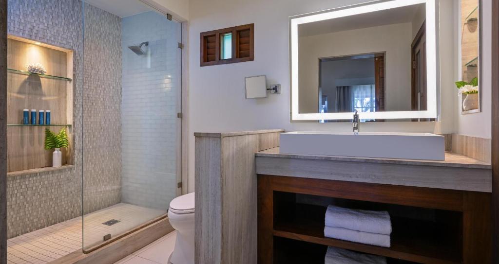 Ванная комната в Sandals Halcyon Beach All Inclusive - Couples Only