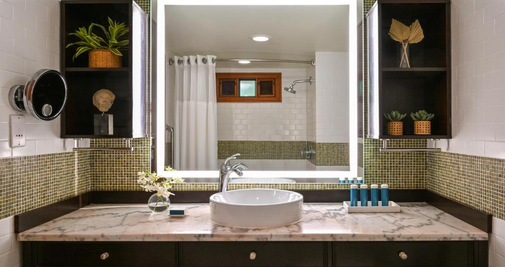 Sandals Halcyon Beach All Inclusive - Couples Only - Crystal Lagoon Walkout Swim-Up Club Livello