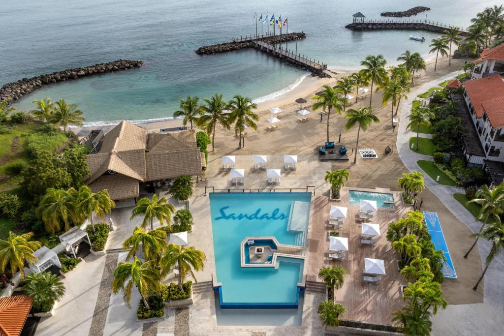 Bazén v ubytování Sandals Grenada All Inclusive - Couples Only nebo v jeho okolí