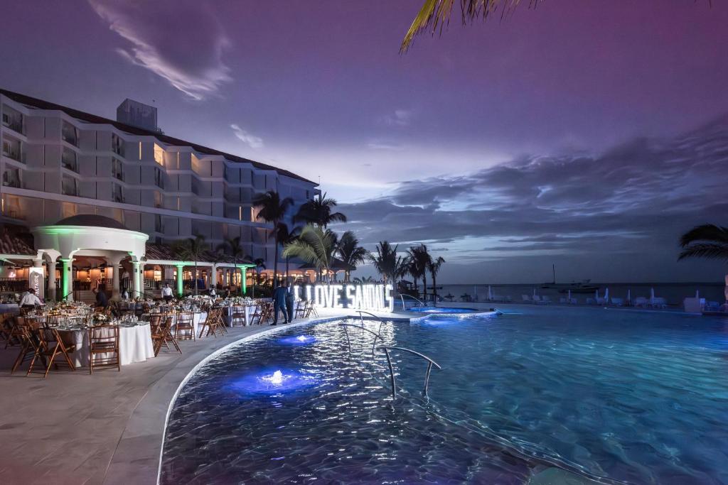 Bassein majutusasutuses Sandals Dunns River All Inclusive Couples Only või selle lähedal