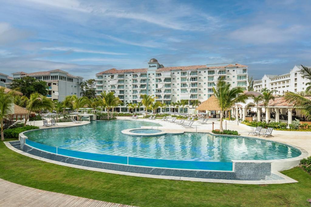 Bassein majutusasutuses Sandals Dunns River All Inclusive Couples Only või selle lähedal