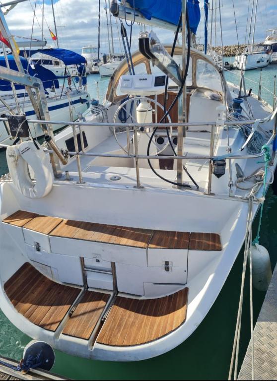 a boat is docked at a dock in the water at Java Yate in Rota