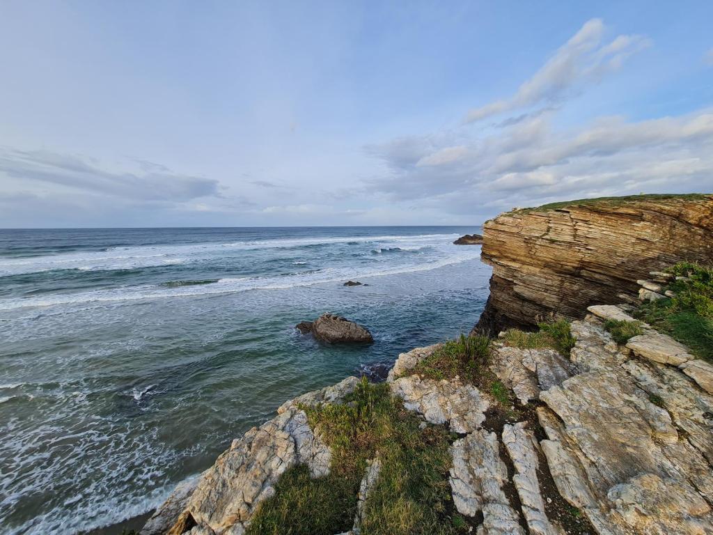 a view of the ocean from a cliff at Casa Elena Turismo Rural in Reinante