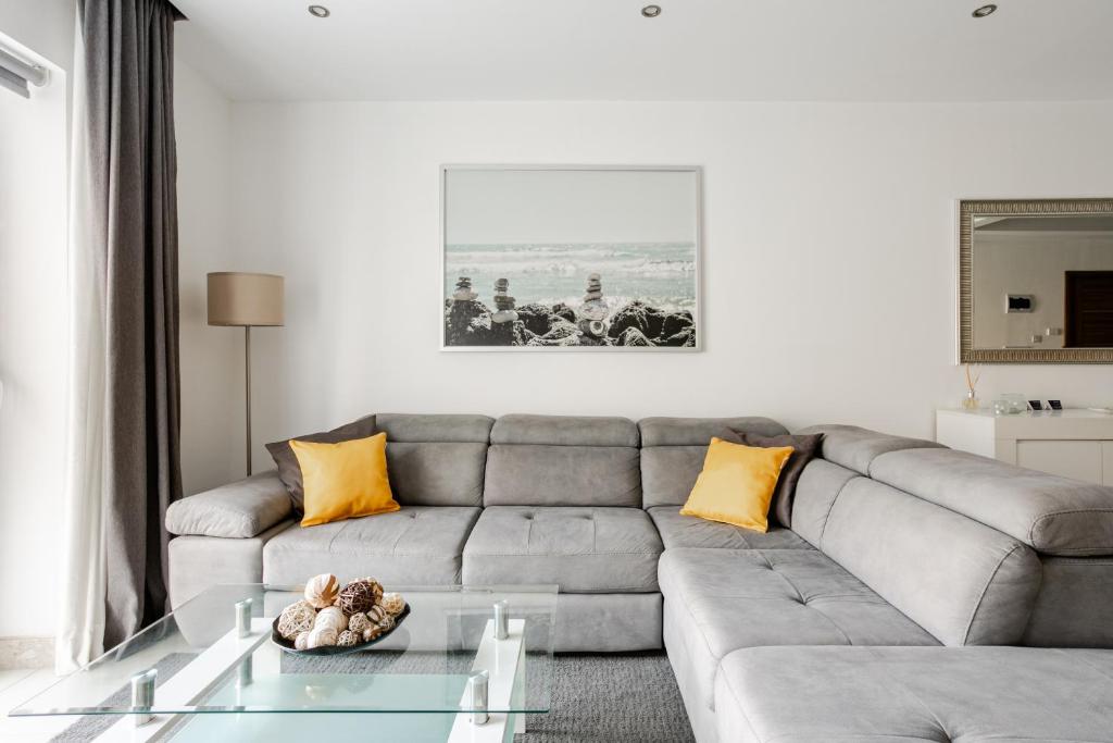 Posezení v ubytování Modern apartment direct access to Sliema beaches