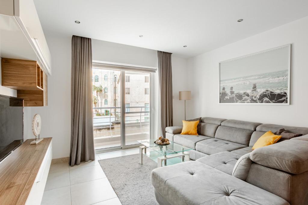 Posezení v ubytování Modern apartment direct access to Sliema beaches