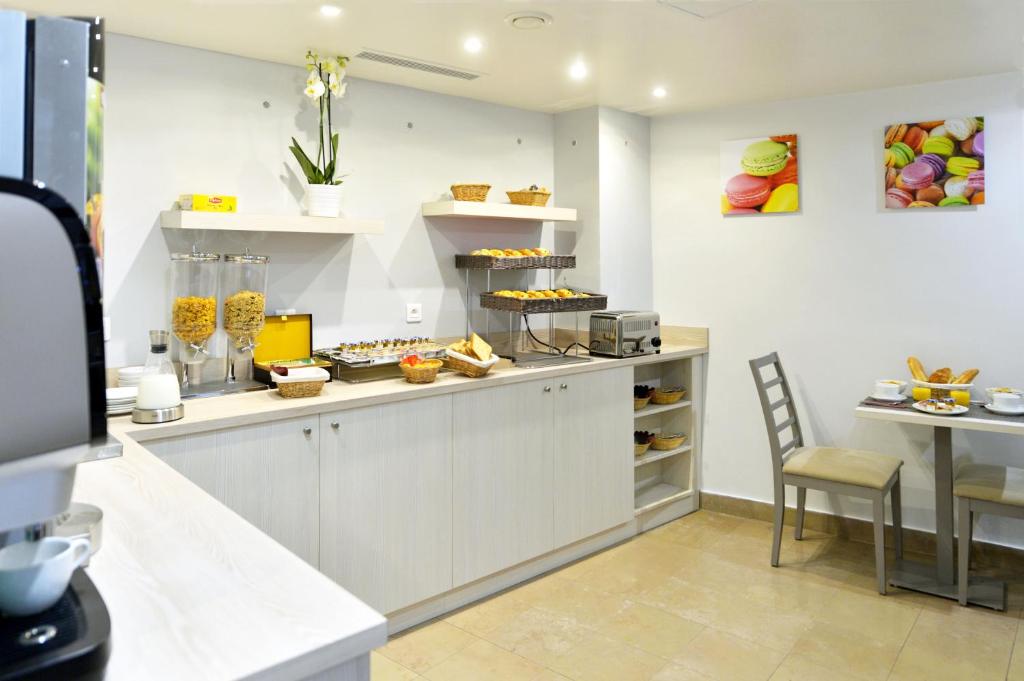 Hôtel Eugénie - Resim 11