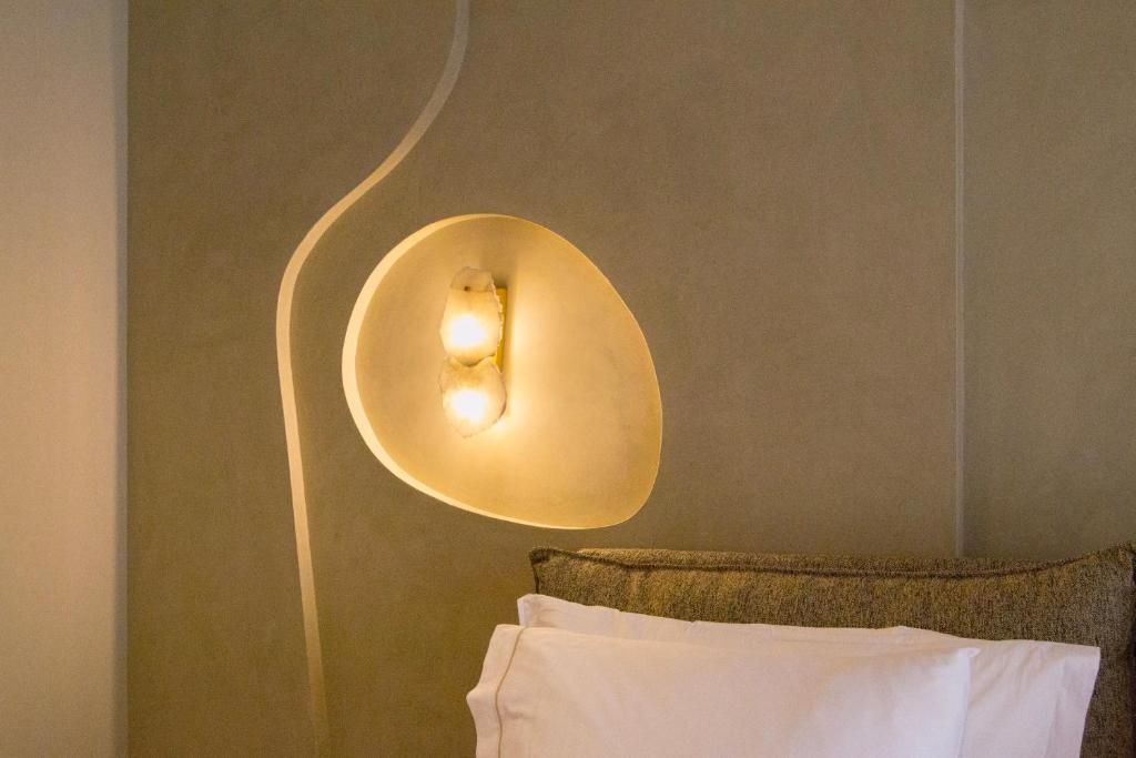 Postel nebo postele na pokoji v ubytování Si Hotel Tirana