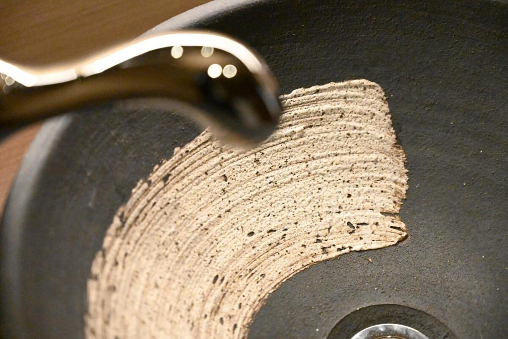 a close up of a metal object with a knife at Manabi-stay Matsue 駅近伊勢宮町どこに行くにも最高に便利な古民家一棟貸切ホテル in Matsue