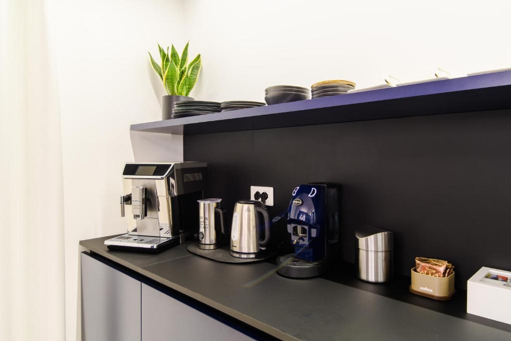 Shamika Luxury Rooms的咖啡和沏茶工具