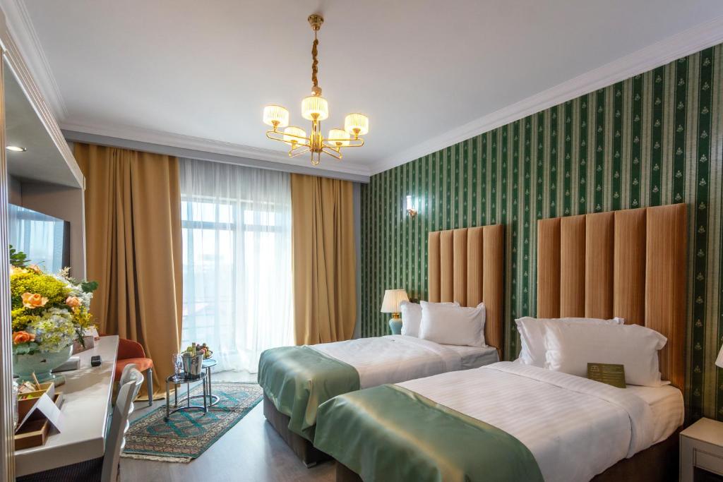 Postel nebo postele na pokoji v ubytování Phoenicia Express Hotel