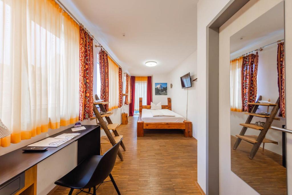 Postel nebo postele na pokoji v ubytování Hotel Freischütz
