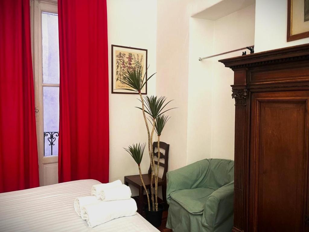 Una cama o camas en una habitación de Casa Milano - Apartments and Rooms - Vintage Vibes, balcony