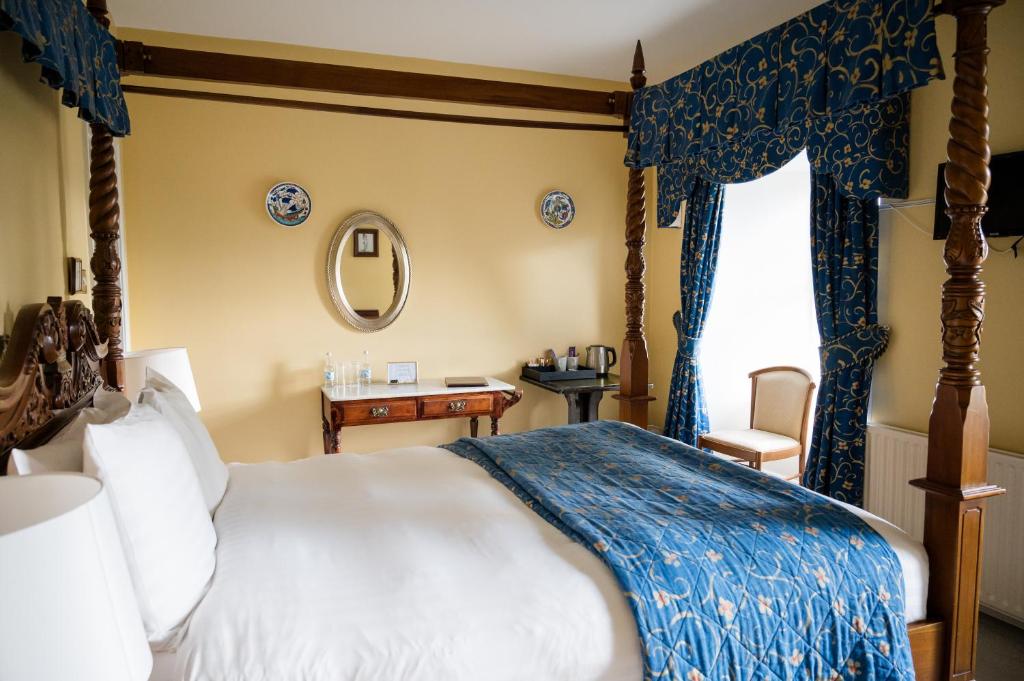 Postel nebo postele na pokoji v ubytování Carrygerry Country House