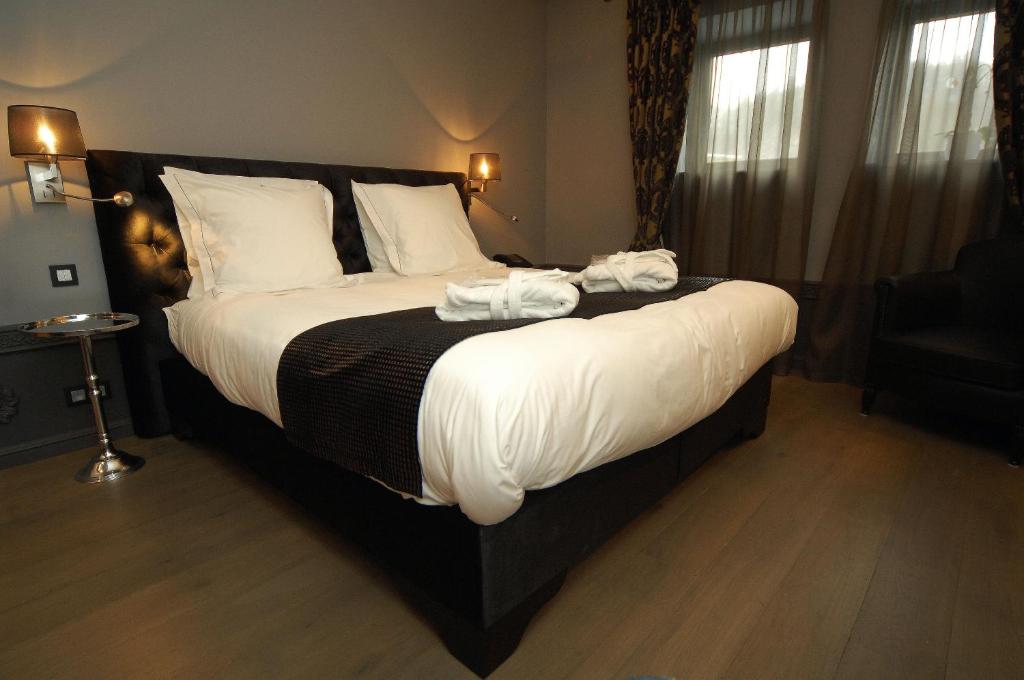 Postel nebo postele na pokoji v ubytování Hotel Saint-Amour